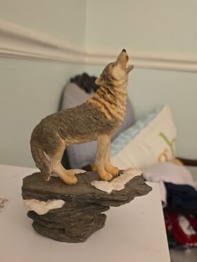 Howling Wolf Figurine in Gray and Tan - Home Accents